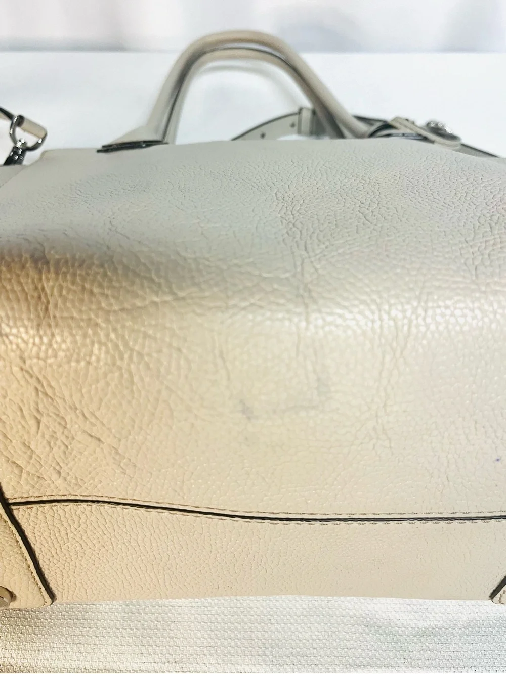Michael Kors Pebble Leather Beige Cream Tote with Lock Charm - Picture 9 of 16